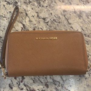 Michael Kors Jet Set phone wallet luggage